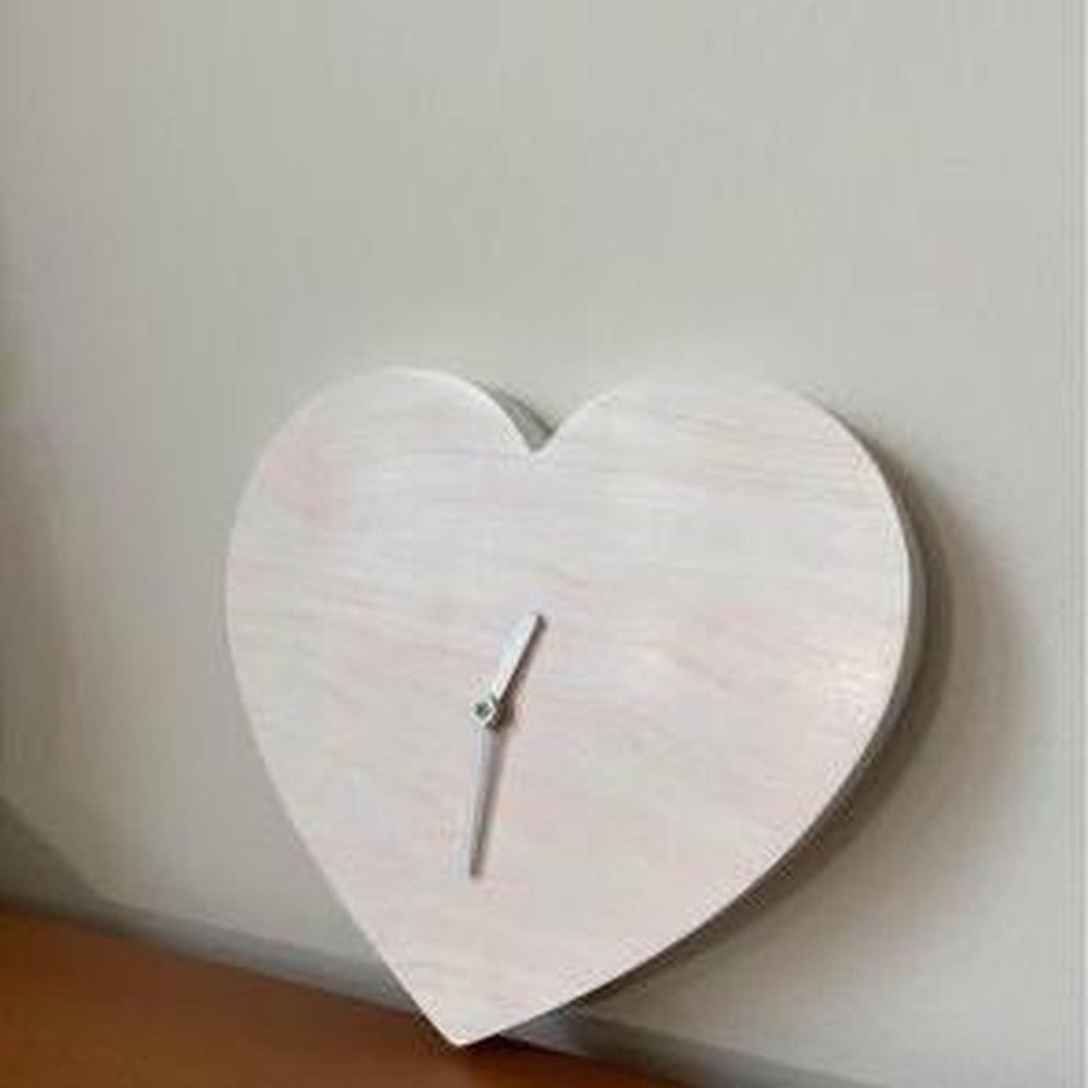 Urban Outfitters heart clock